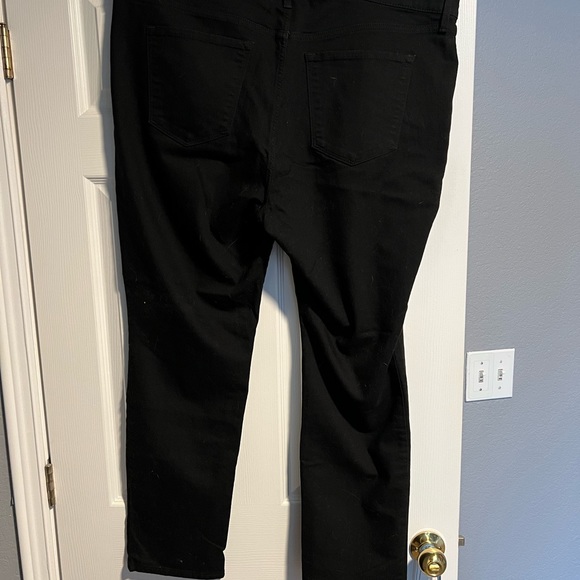 Old Navy Curvy/ Profile Jeans in Black. Size 20. - Picture 6 of 9